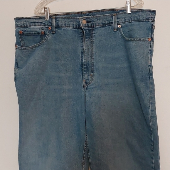 Levi's 550 Men's Tapered Leg Light Wash Blue Jeans Size 42x30 Actual Sz 42W 28L - Picture 2 of 11
